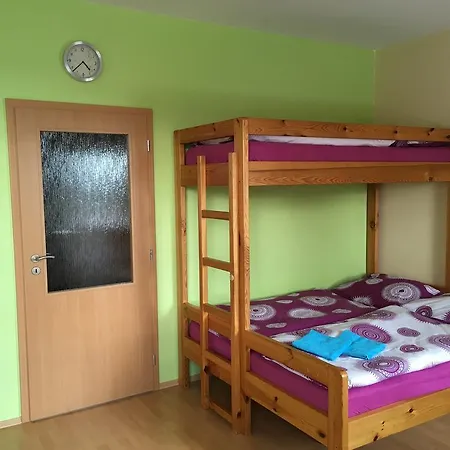 Racek * Ostružná