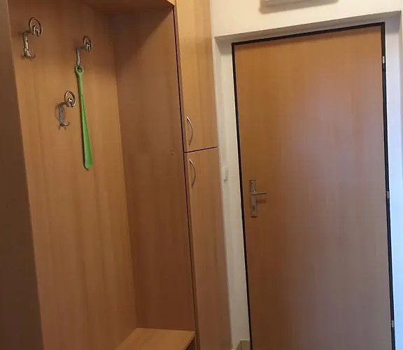 Racek * Ostružná